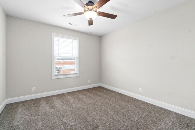 Building Photo - Pet Friendly Three Bedroom!