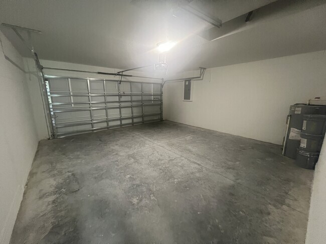 Building Photo - 128 Sparrow Rd