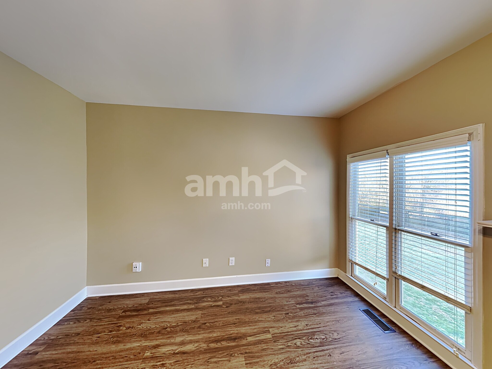 Building Photo - 5718 Chadwick Ln