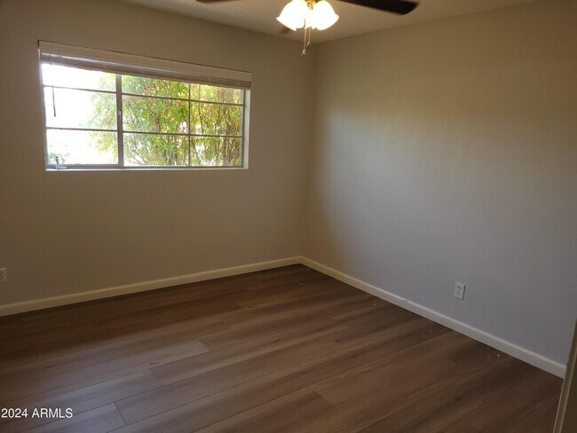 Building Photo - 8661 E Monte Vista Rd