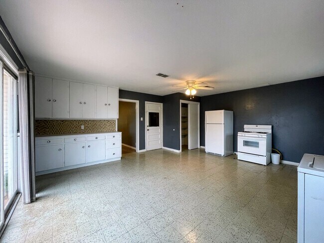 Building Photo - Charming 2-Bedroom Single-Family Home – Perfect for Comfort & Convenience!