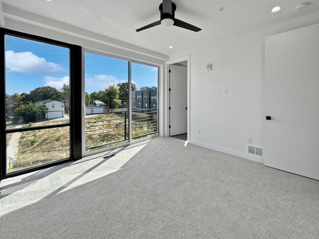 Building Photo - $0 DEPOSIT OPTION. BRAND NEW 4 BED 3 BATH HOME WITH ROOFTOP DECK IN BERKELEY