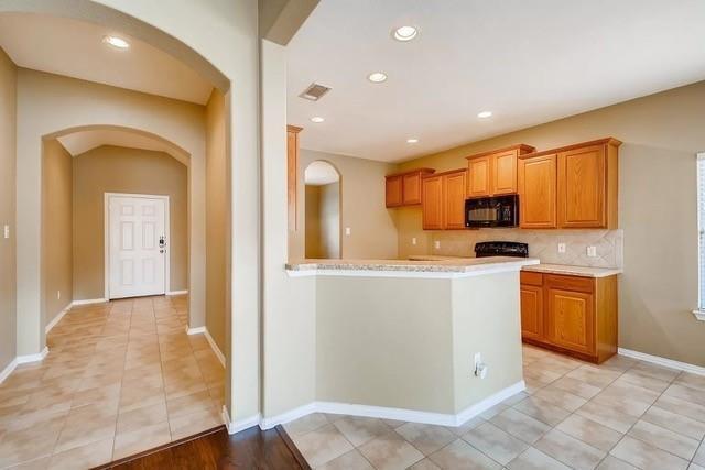 Building Photo - 1400 Chestnut Dr