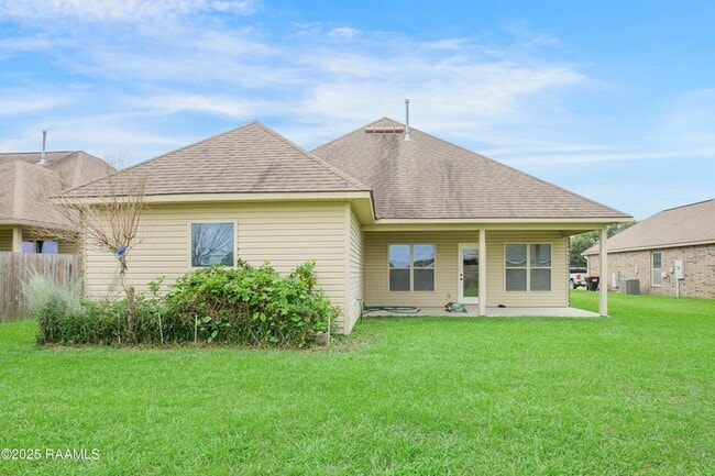 Building Photo - 132 Timber Edge Dr