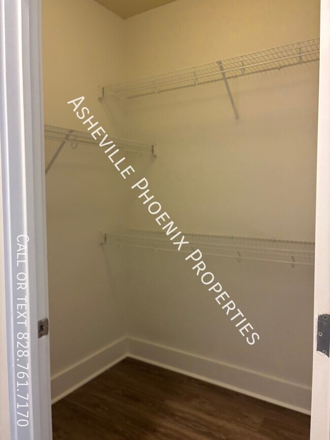 Building Photo - 9 Kenilworth Knls