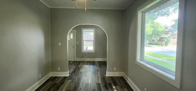 Building Photo - 701 9th St