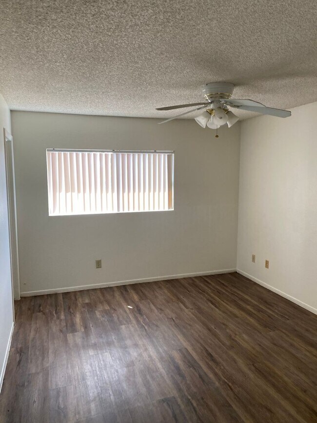 Building Photo - 5233 W Altadena Ave