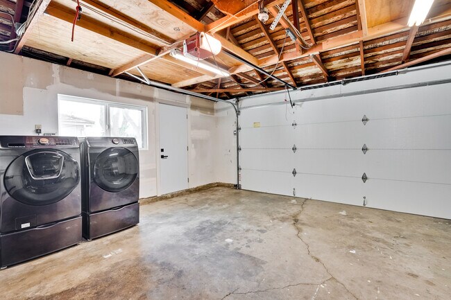 Building Photo - 2051 Randolph Dr