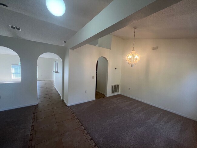Building Photo - Beautiful Home with Spacious backyard