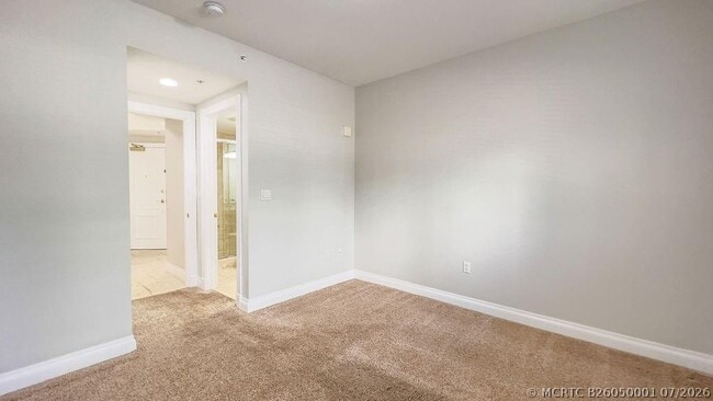 Building Photo - 4241 N Ocean Dr