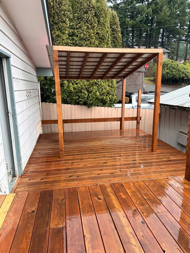 Building Photo - Charming Mid Century Home with Stunning River Views in Stevenson, WA