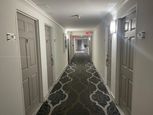 Primary Photo - 10350 W Bay Harbor Dr