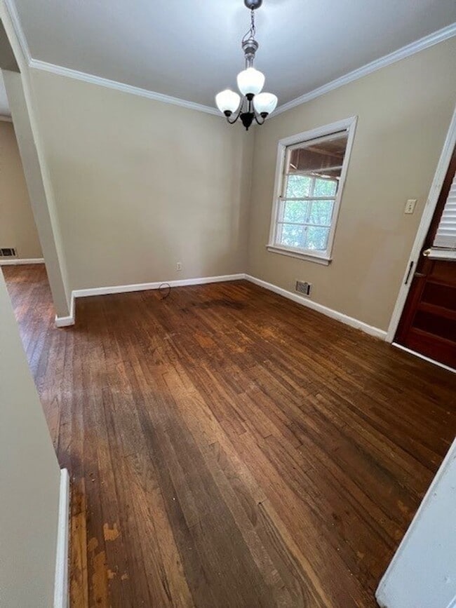 Building Photo - 3 Bedroom, 1 Bath Home