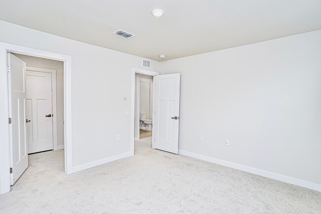 Building Photo - 513 Roan Creek Trl