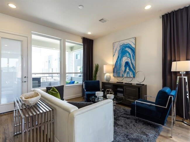 Building Photo - 310 Jensen Dr