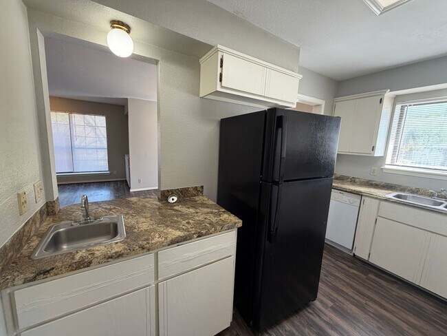 Building Photo - Belknap/Barton