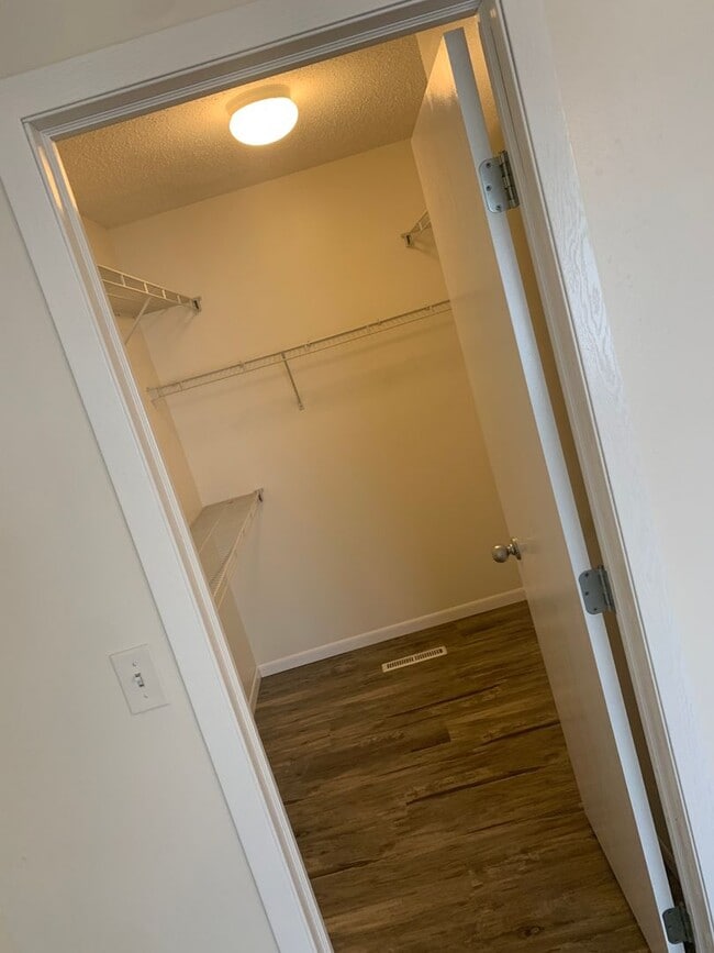 Building Photo - 3 BEDROOM OSGOOD TWIN HOME  -  PETS WELCOME