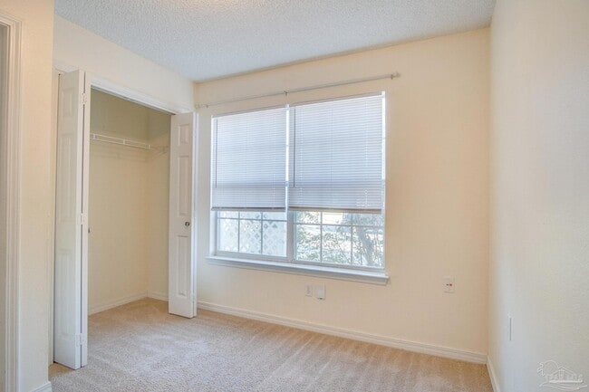 Building Photo - 8115 Heirloom Dr