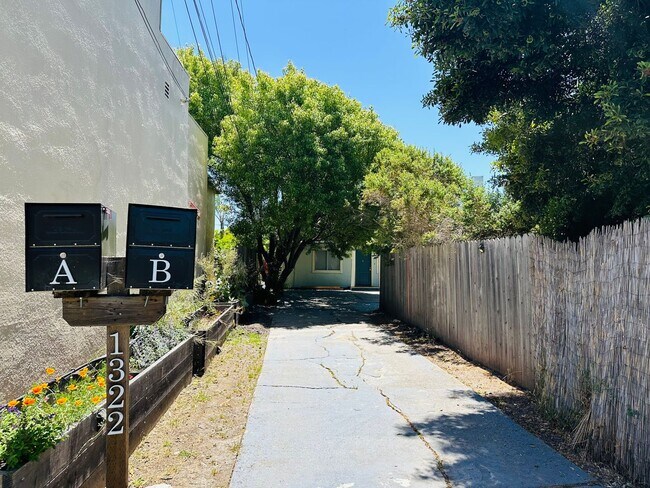 Building Photo - Ashby Duplex