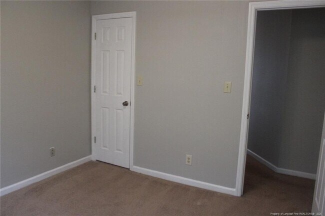 Building Photo - 325 Waterdown Dr