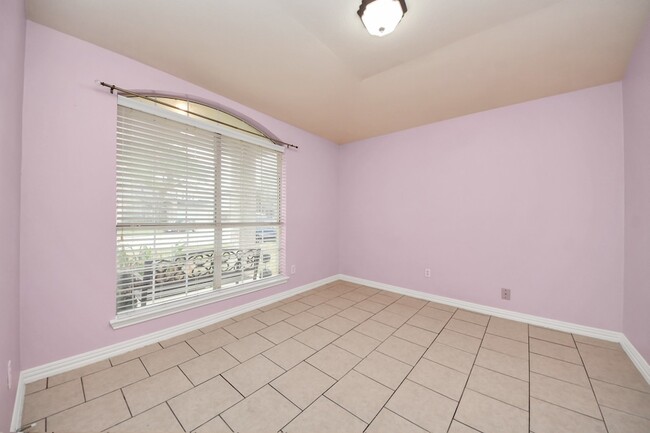 Building Photo - 20919 New Leaf Ct