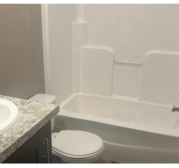 Building Photo - 911 Little Ln