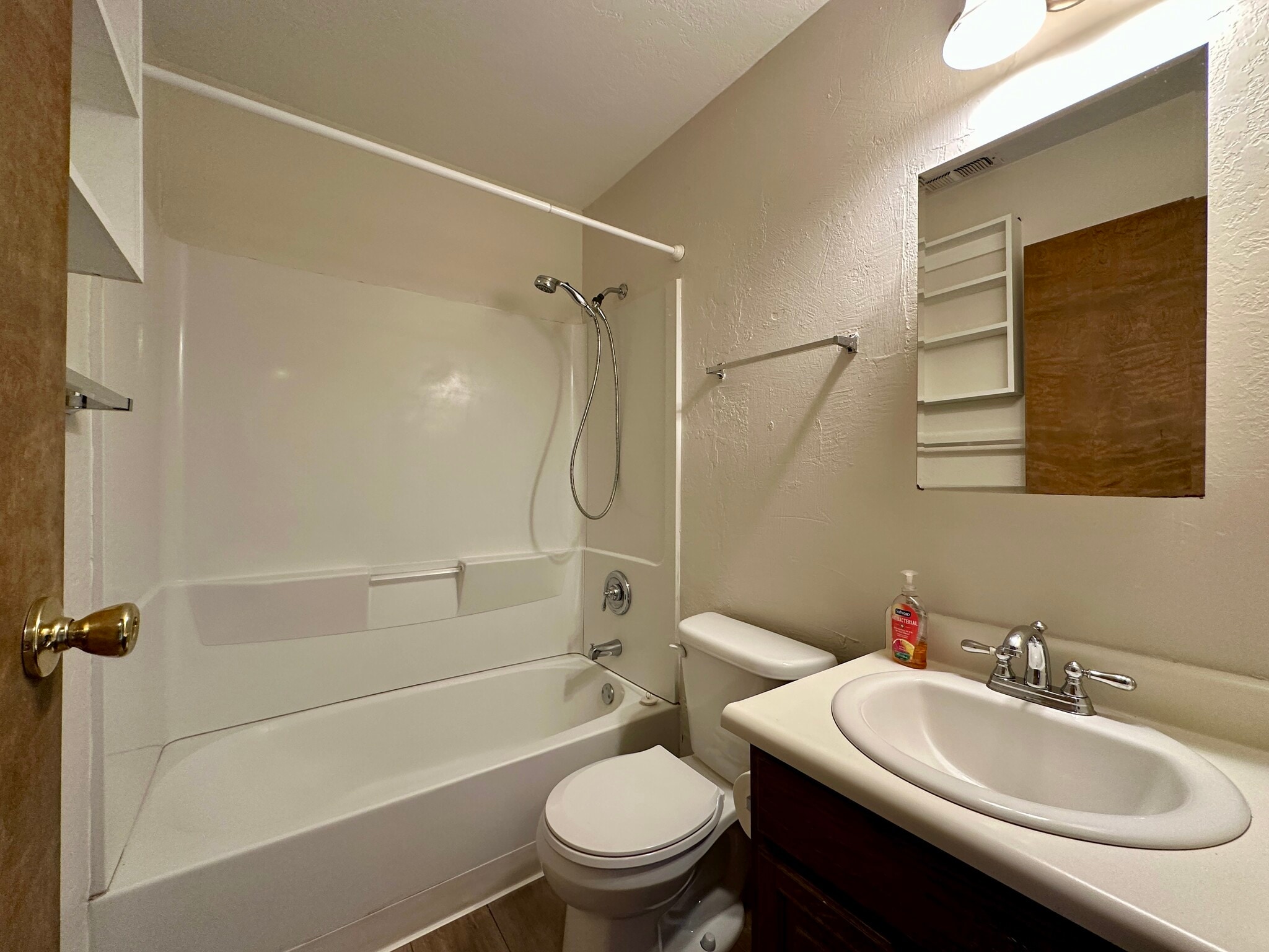 Upstairs Bathroom - 1055 Tomahawk Trl