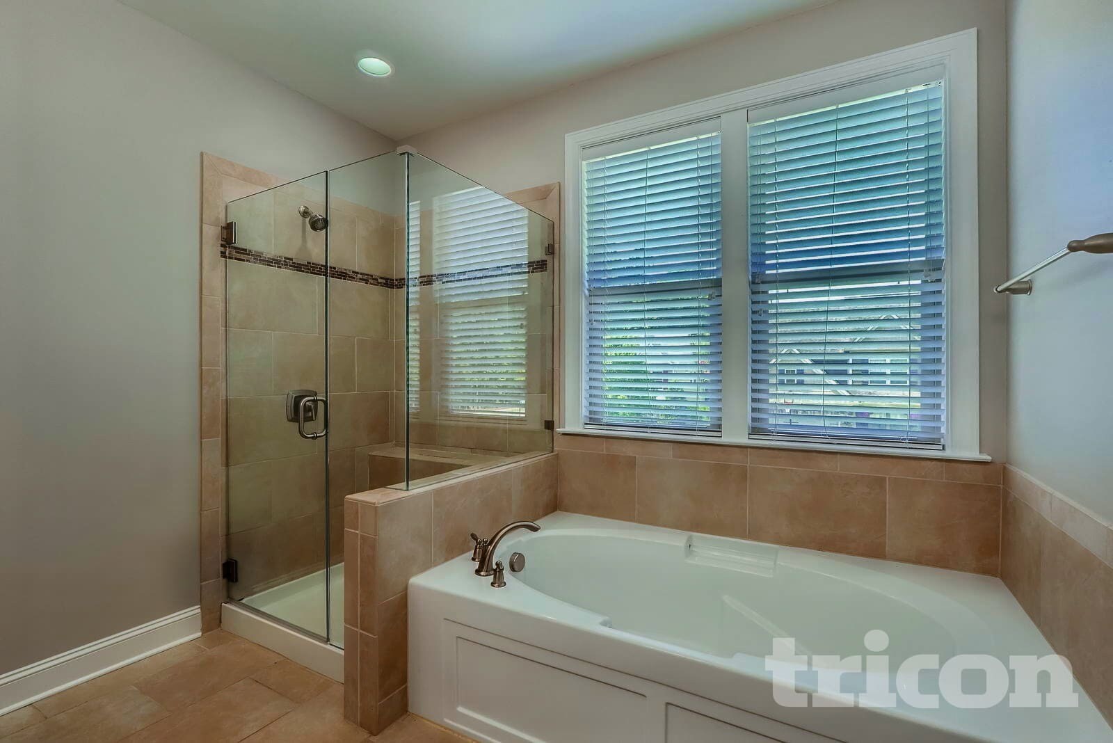 Building Photo - 6013 Hyde Park Drive