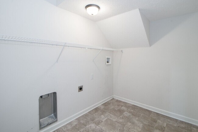 Building Photo - 403 Corinne Cir