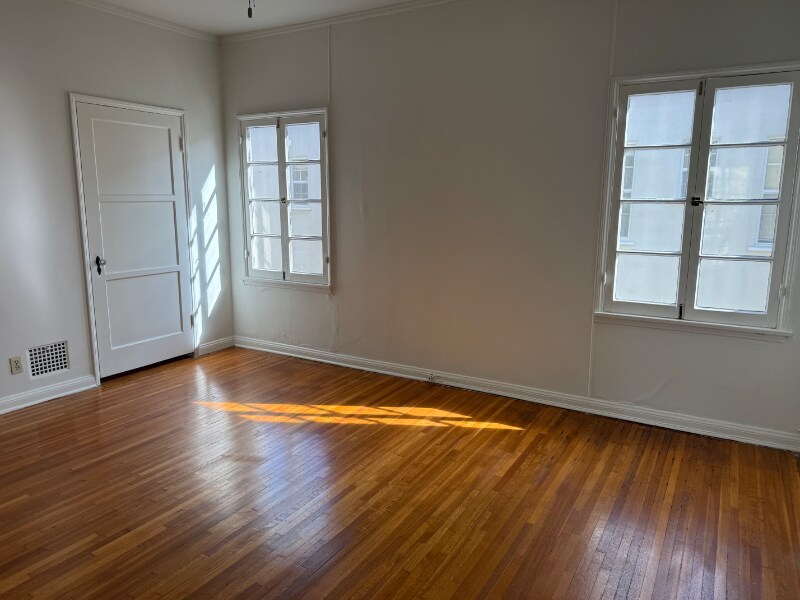 Building Photo - 1062 Masselin Ave