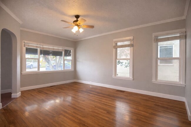 Building Photo - 309 W McLoughlin Blvd