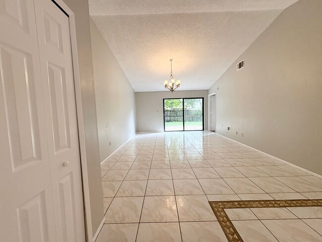 Building Photo - Great 3 BR home ~ Fenced Back Yard ~ A-Rated Oviedo Schools