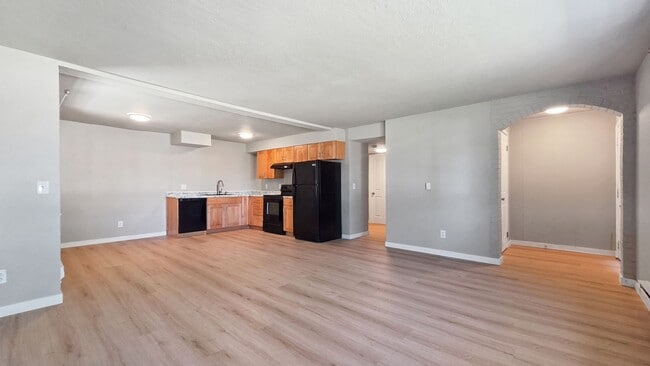 Building Photo - Updated 2 Bed 1 Bath in Fairwood Near Safeway