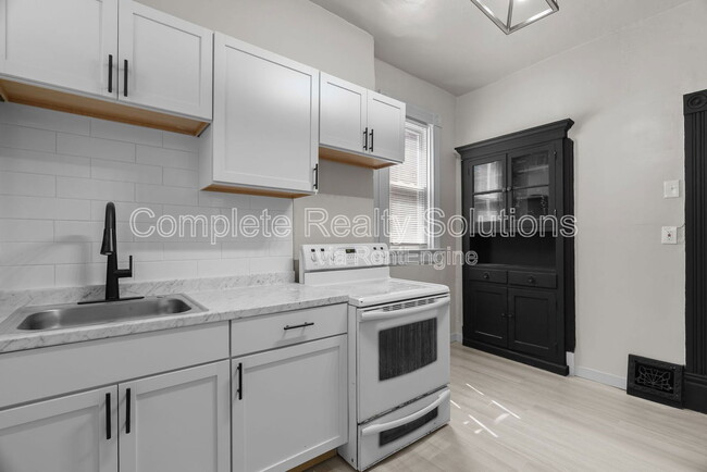 Building Photo - 4038 California Ave
