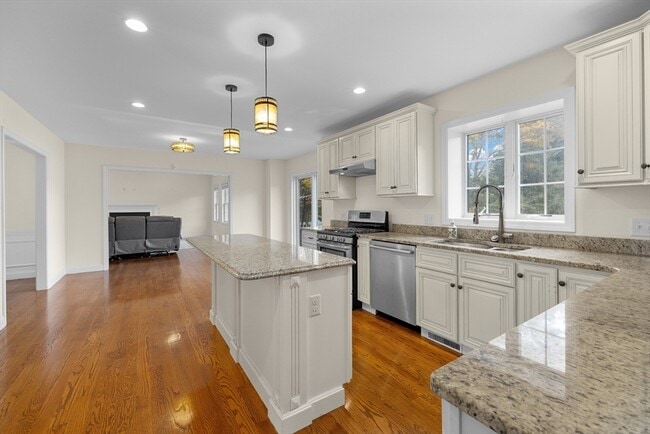 Building Photo - 11 Checkerberry Ln