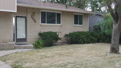 Building Photo - Single Family 3 Bed, 2 Bath w/ Big Backyar...
