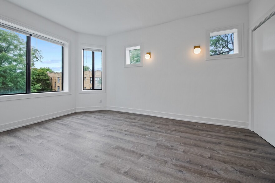 Building Photo - 1902 N Whipple St