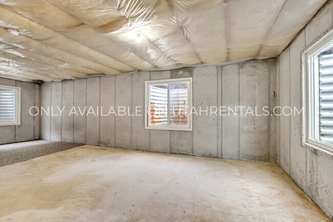 Building Photo - 10881 Pine Shadow Rd
