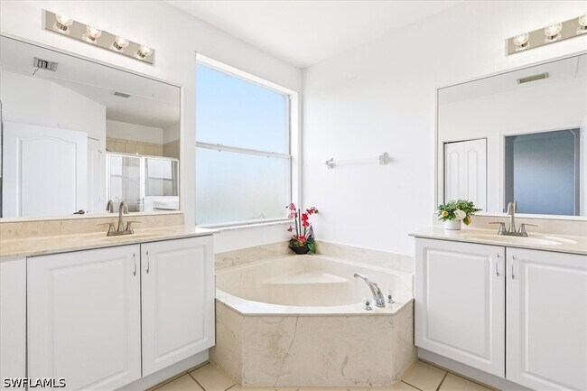 Building Photo - 7070 Venice Way
