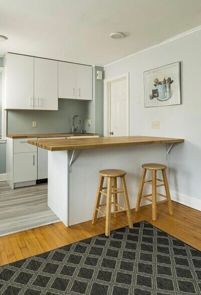 Building Photo - 355 Saint Clair Ave