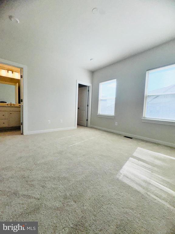 Building Photo - 1165 Herndon Pkwy