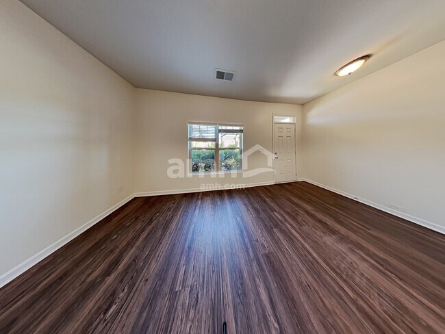 Building Photo - 2311 Foxy Dr