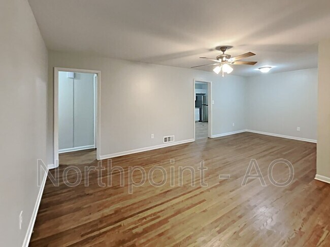 Building Photo - 871 Pineglen Cove