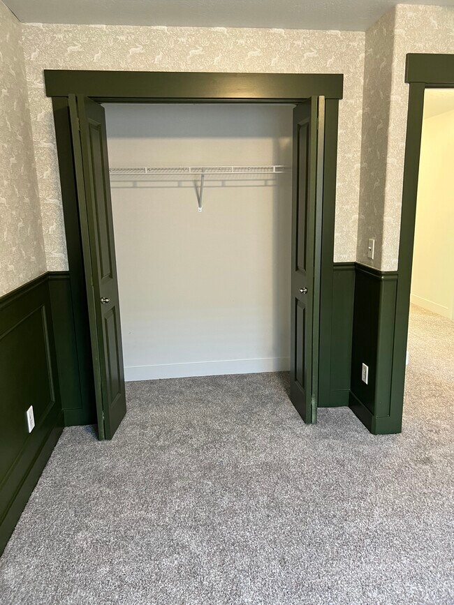 Building Photo - Bluffdale Townhouse