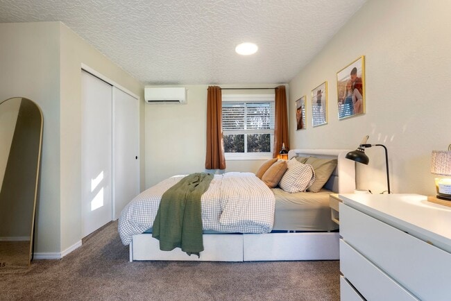 Building Photo - 2Bed/2Bth in Vancouver