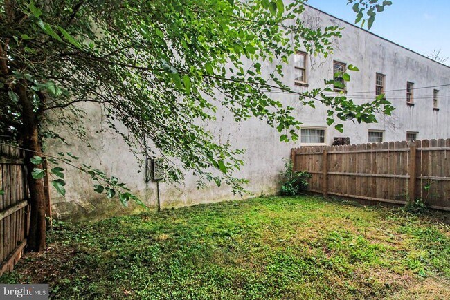 Building Photo - 308 Walnut St