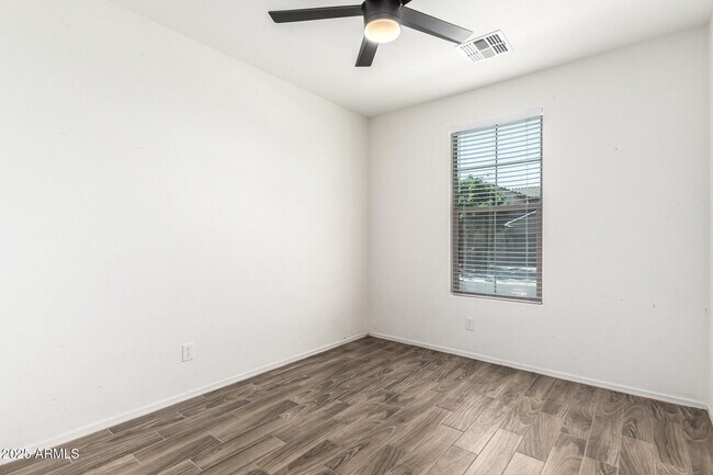 Building Photo - 10250 W Townley Ave