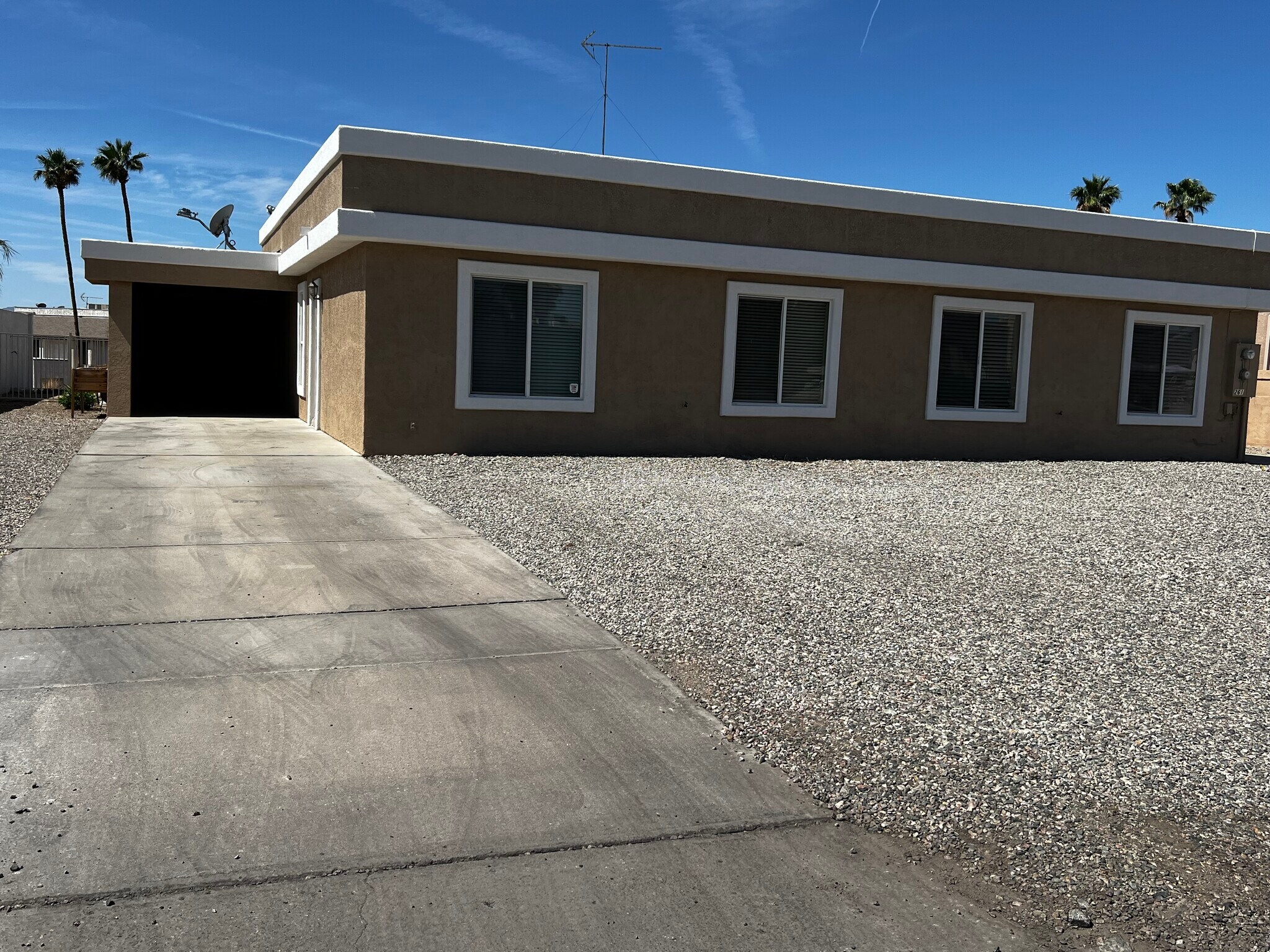 Building Photo - 261 Cottonwood Dr