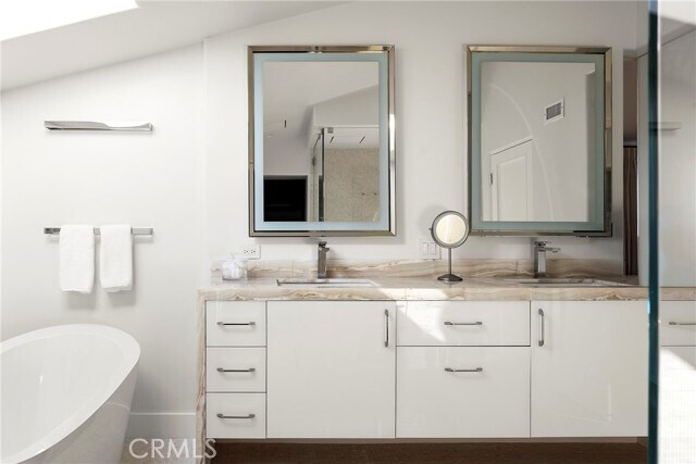 Building Photo - 52 N Portola