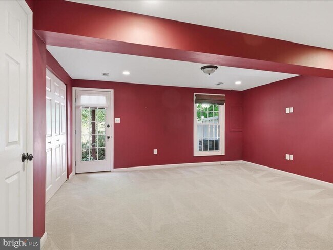 Building Photo - 1563 Autumn Ridge Cir